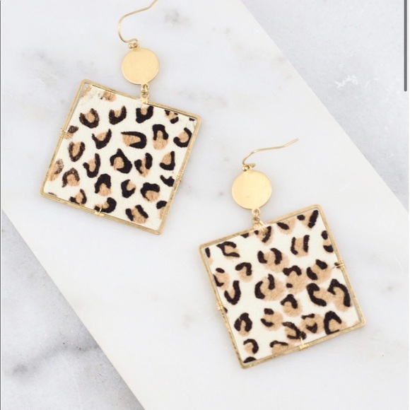 Animal square earrings - Picture 2 of 2